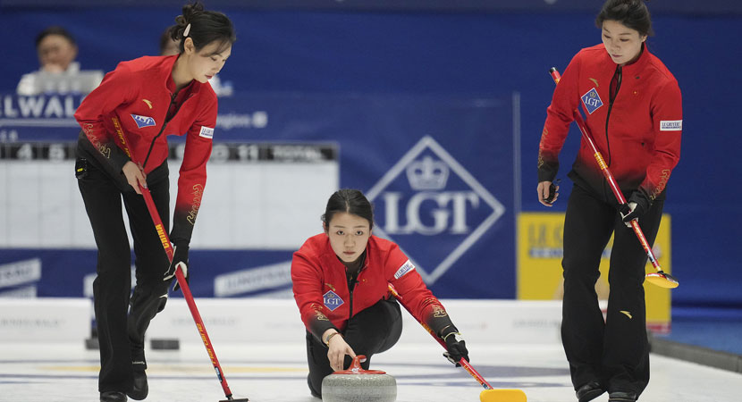 马刺新秀遭“卸胎”暴击！车轮消失+爆米花海，NBA整蛊文化引争议.